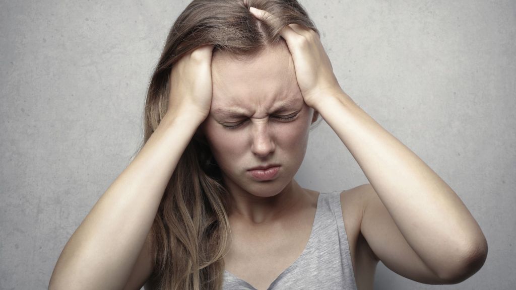 Cortisol, estrés y alimentación: cómo la hormona del estrés sabotea tu metabolismo y tu relación con la comida